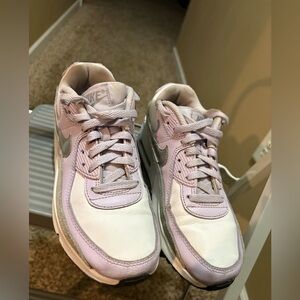 Nike Women's Pastel Purple and White Sneakers